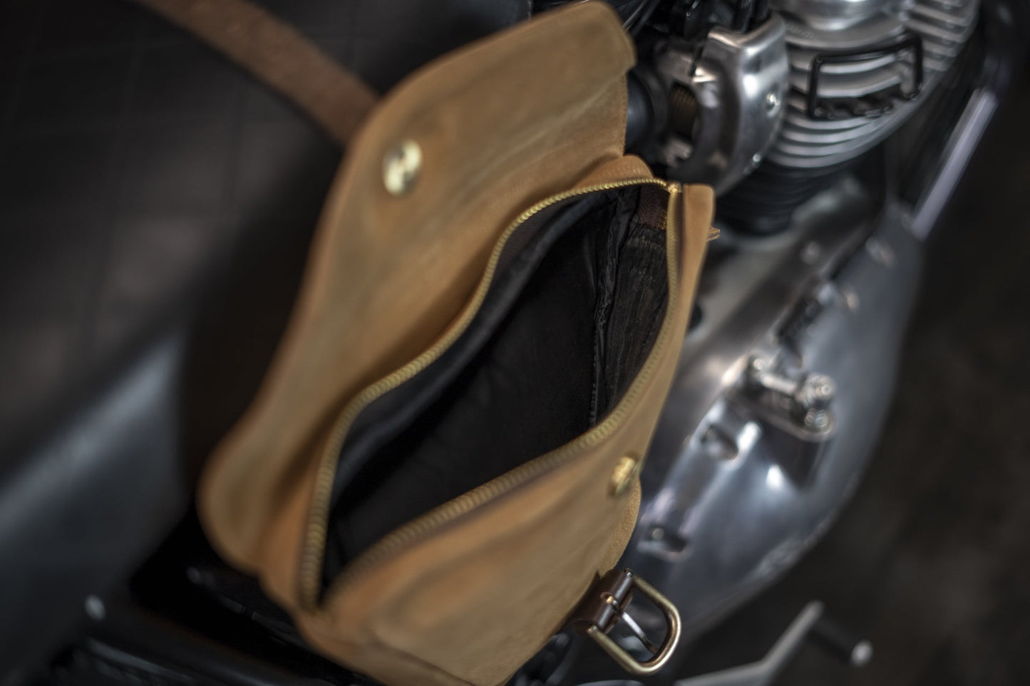 Sacoche latérale cuir Camel pour Royal Enfield