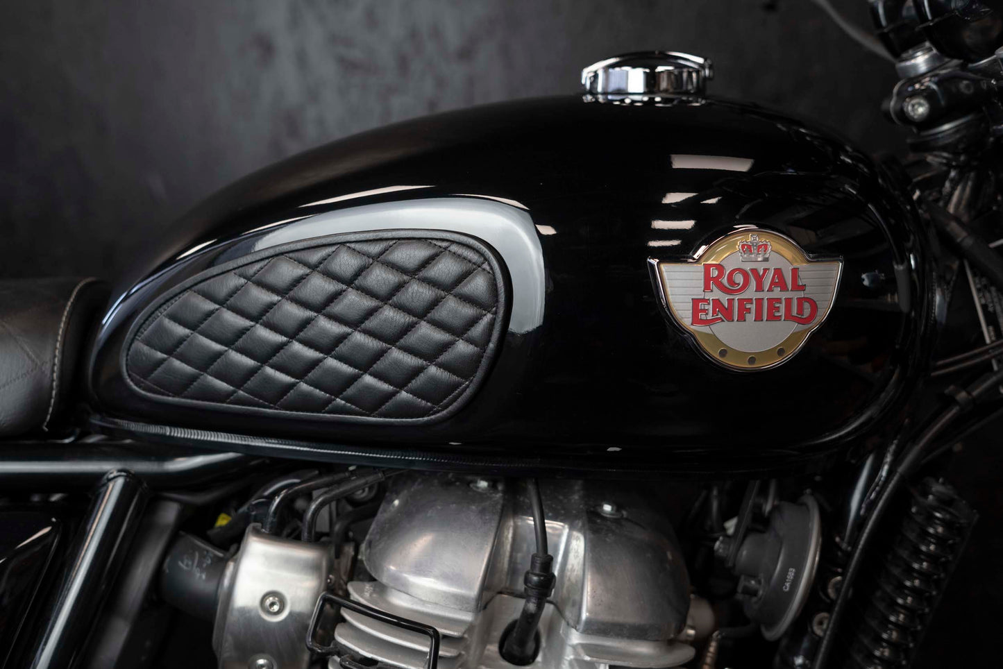 Patch de Réservoir Cuir Noir Royal Enfield Interceptor