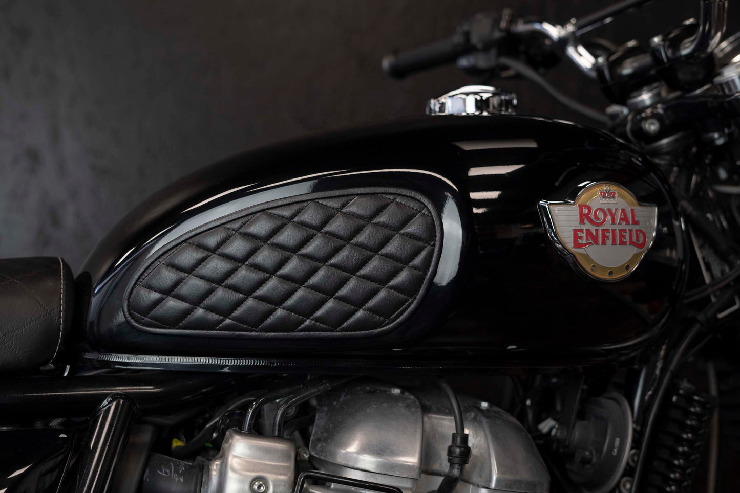 Patch de Réservoir Cuir Noir Royal Enfield Interceptor